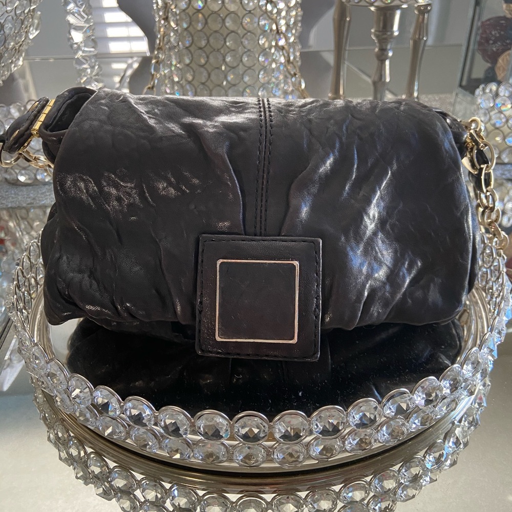 GUSTTO crossbody chocolate leather gold chain